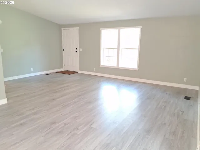 Living Room/Entrance