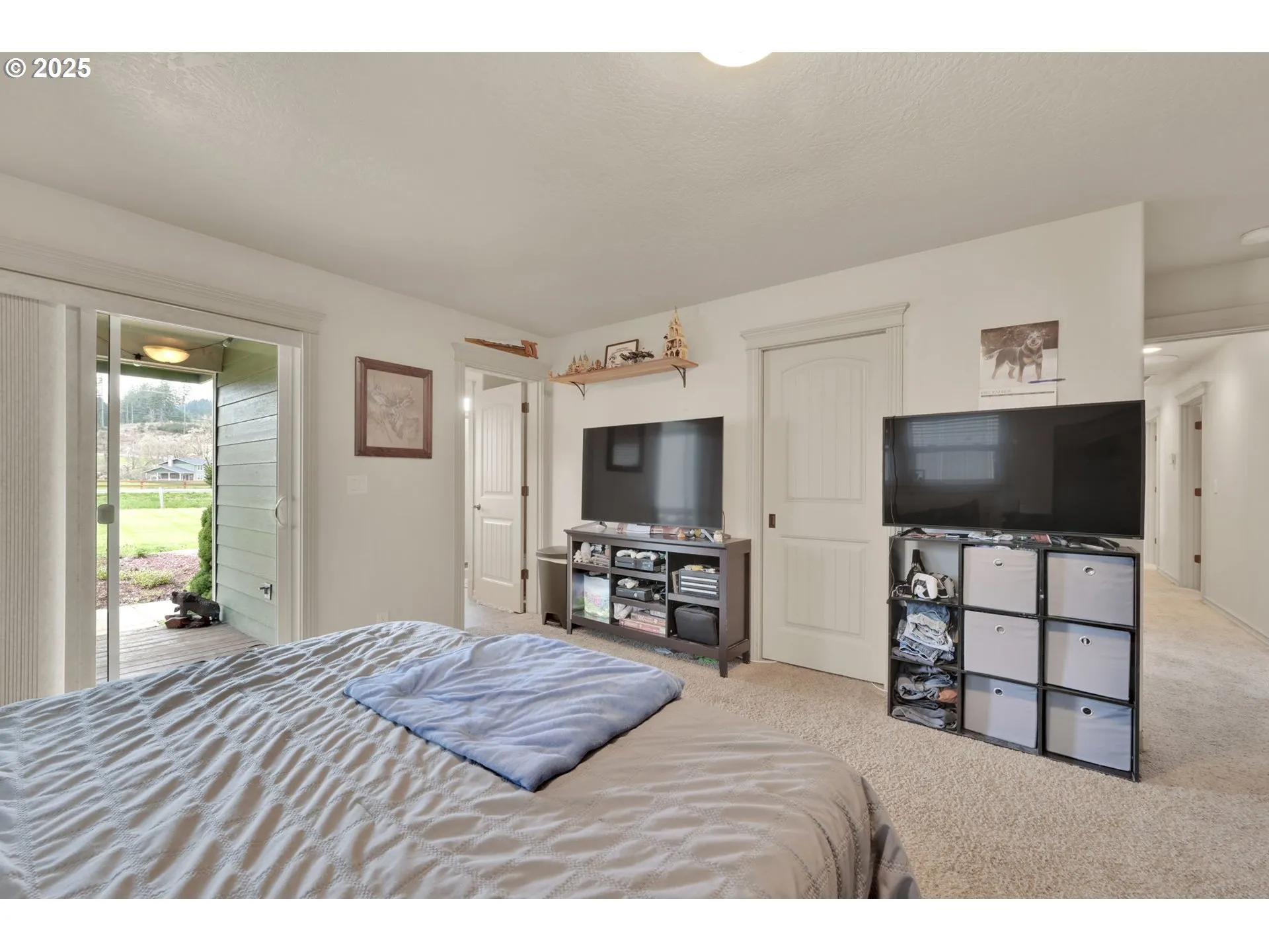 Bedroom-Walk-In Closet