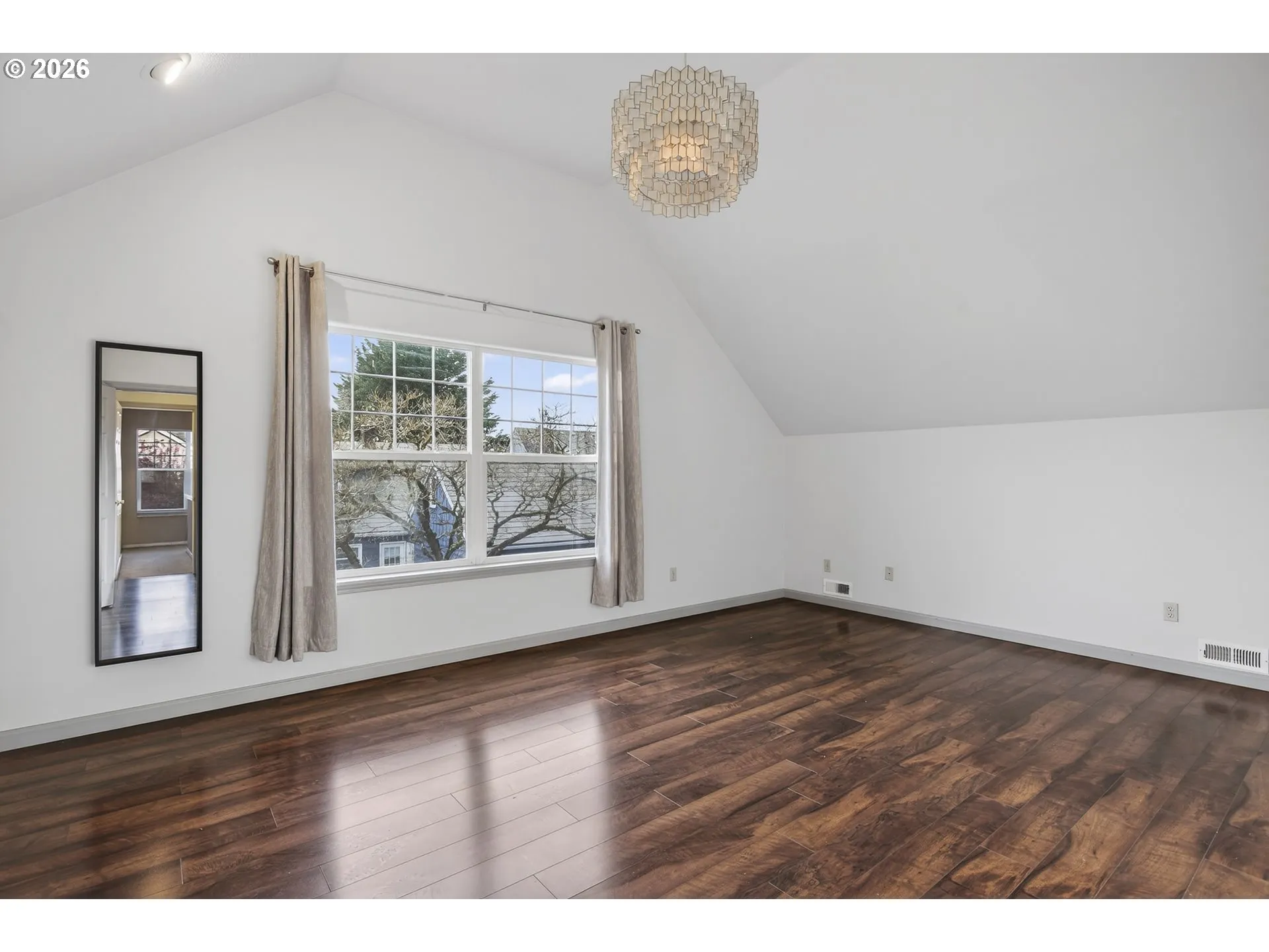 Bedroom, Owner's Suite-Vaulted Ceilings