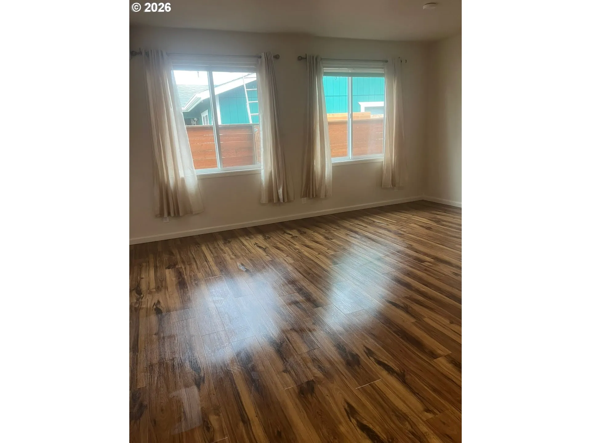 Living Room/Entrance