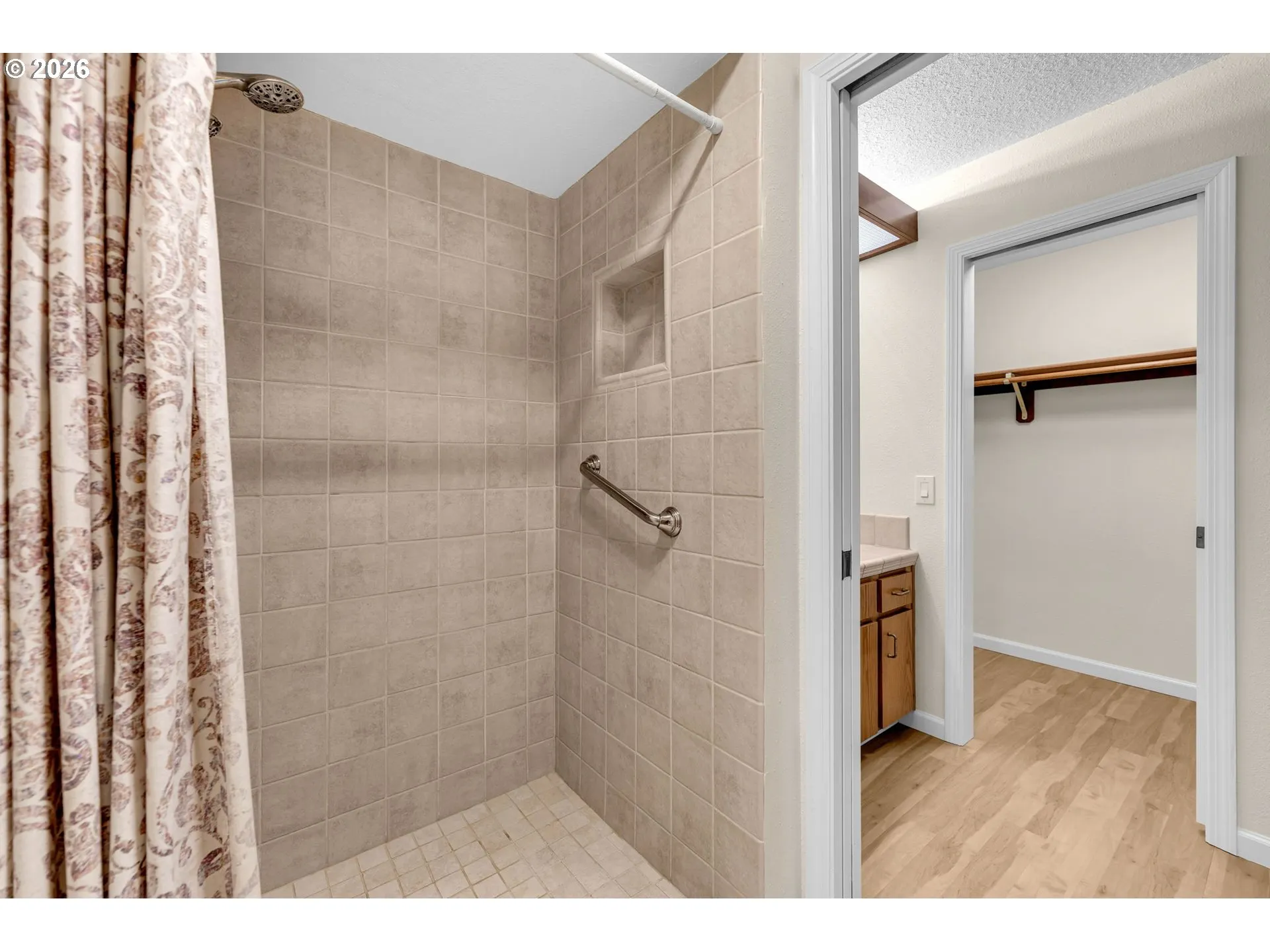 Bathroom-Walk in Shower