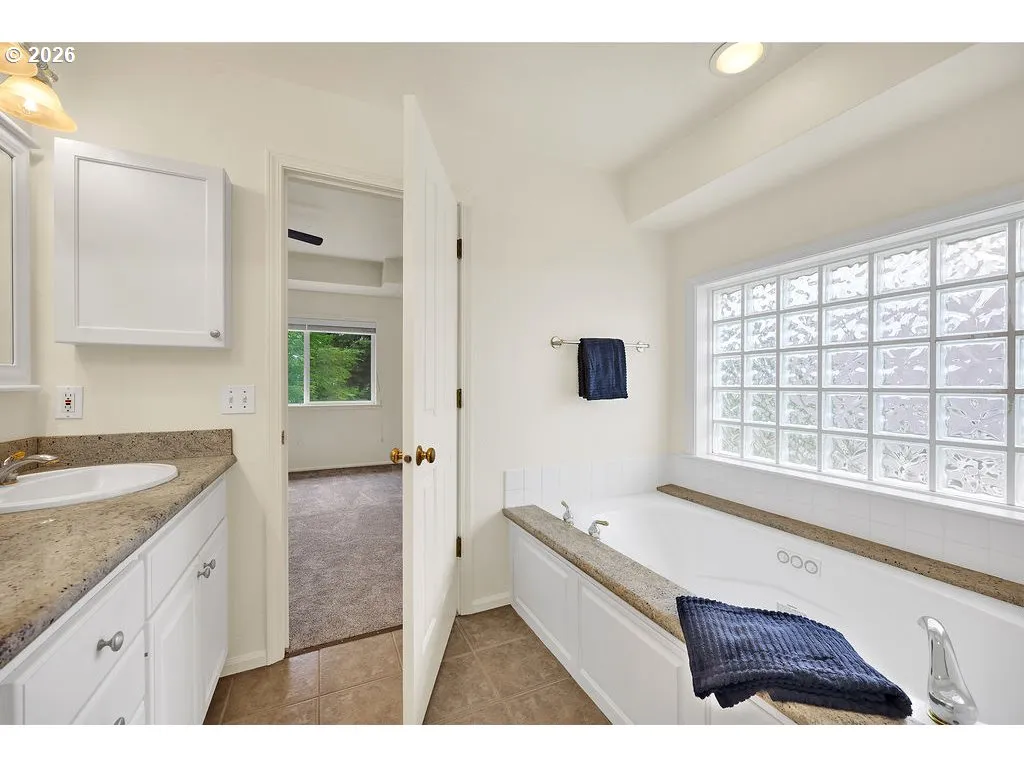 Owner's Suite Bathroom-Garden Tub