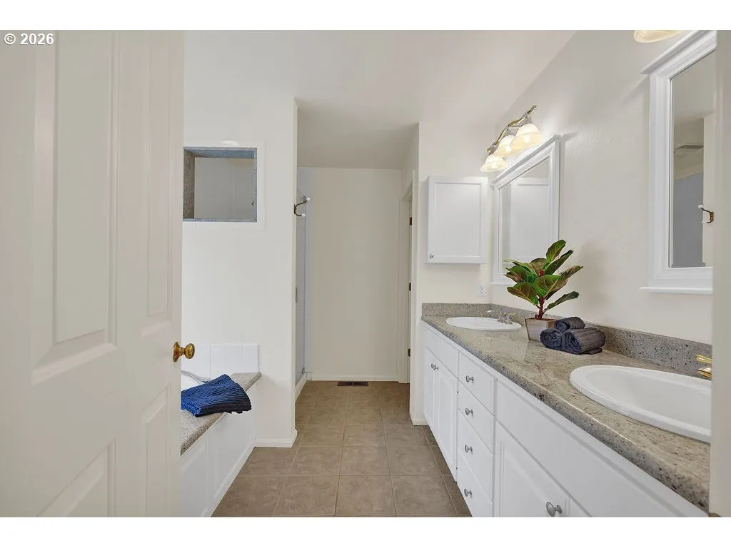 Owner's Suite Bathroom-Full Bathroom