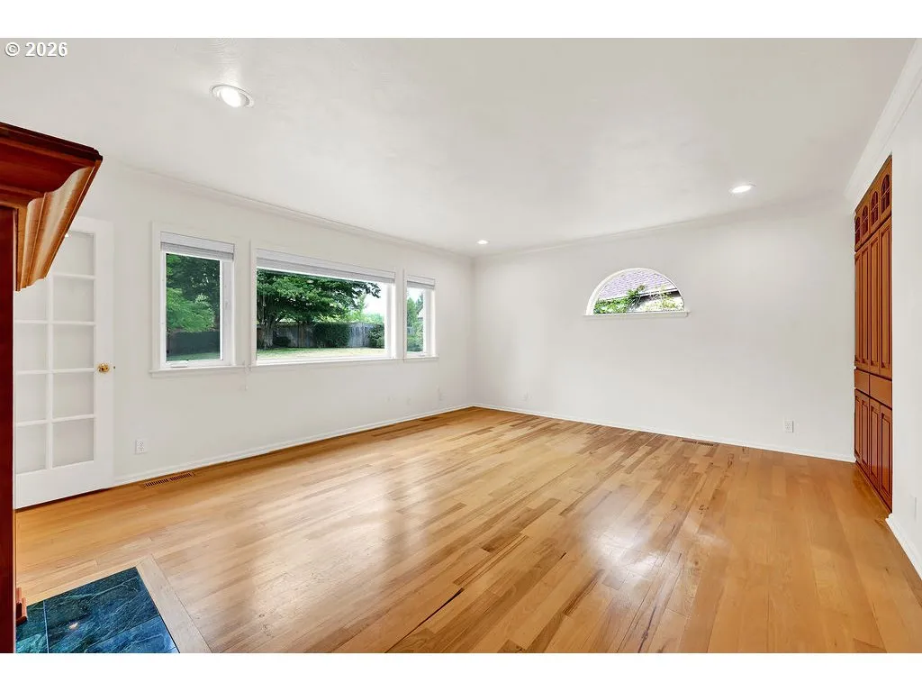 Living Room-Fireplace