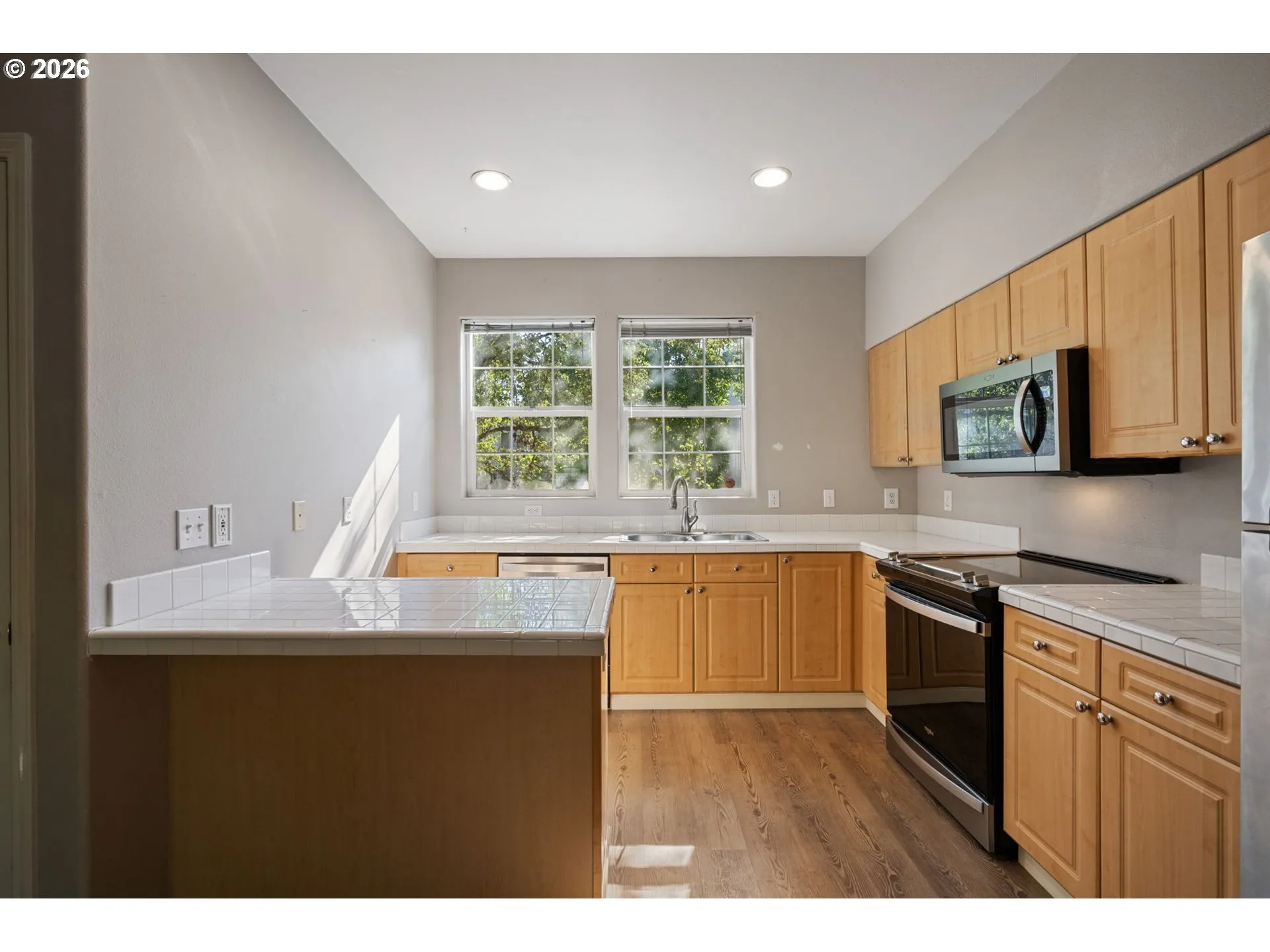 Kitchen-Breakfast Bar