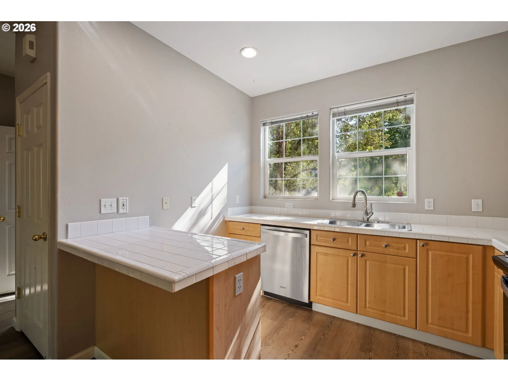 Kitchen-Breakfast Bar