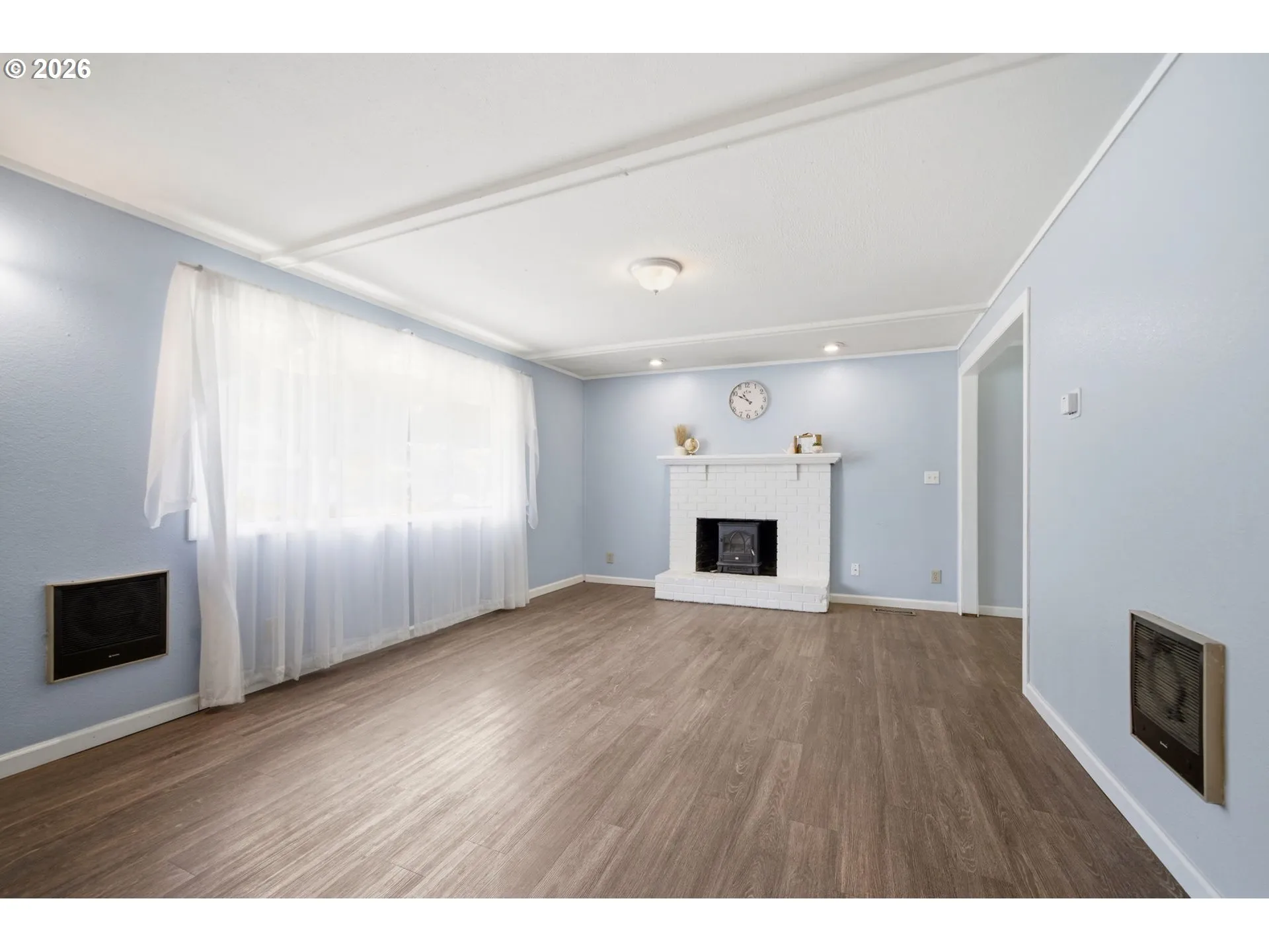 Living Room-Fireplace