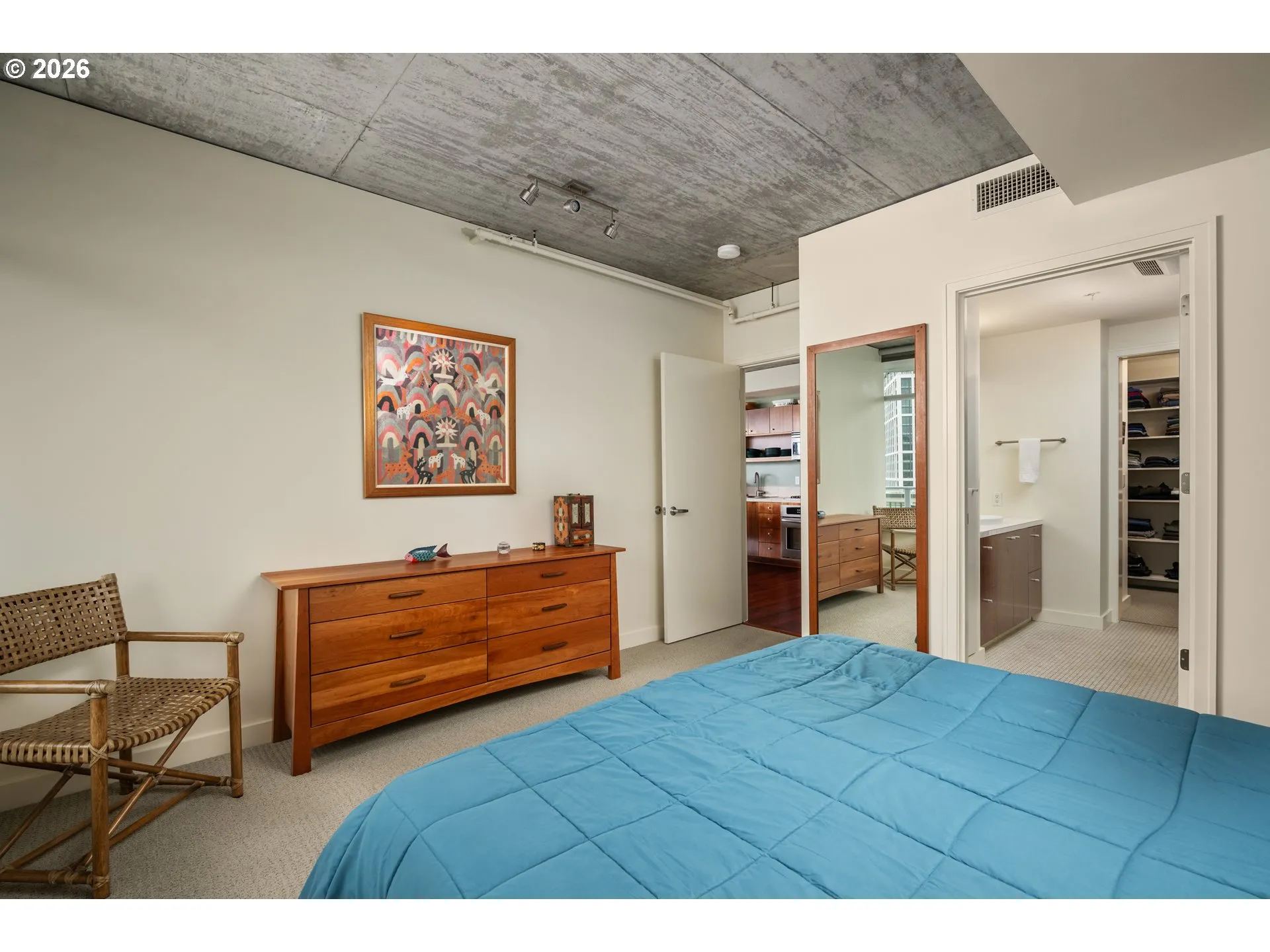 Bathroom, Attached-Walk-In Closet