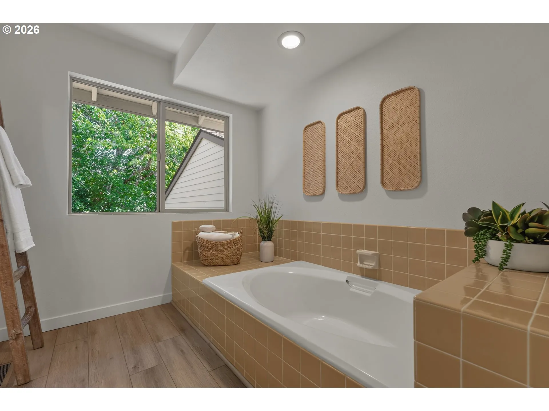 En Suite Bathroom-Upper