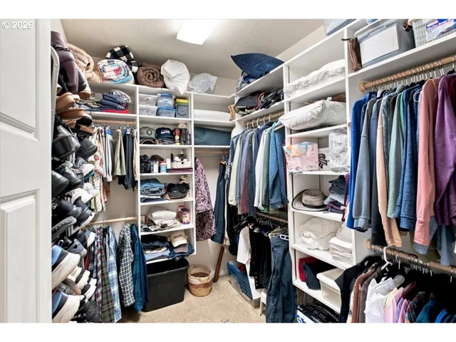 Bedroom, Owner's Suite-Walk-In Closet