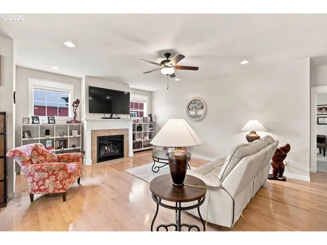 Living Room-Ceiling Fan