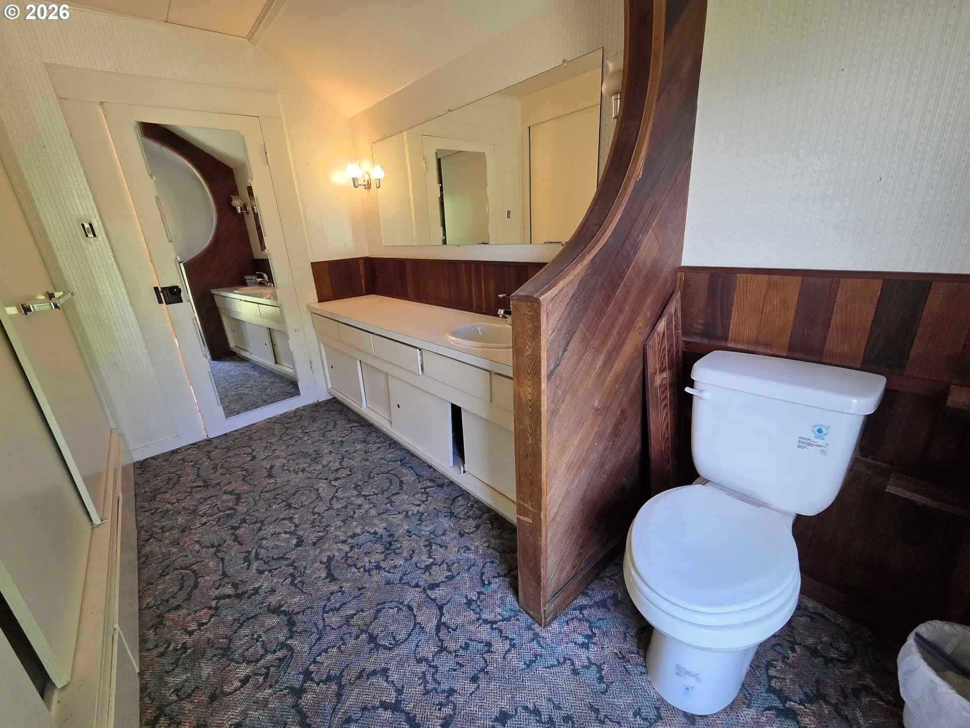 Bathroom-Upper