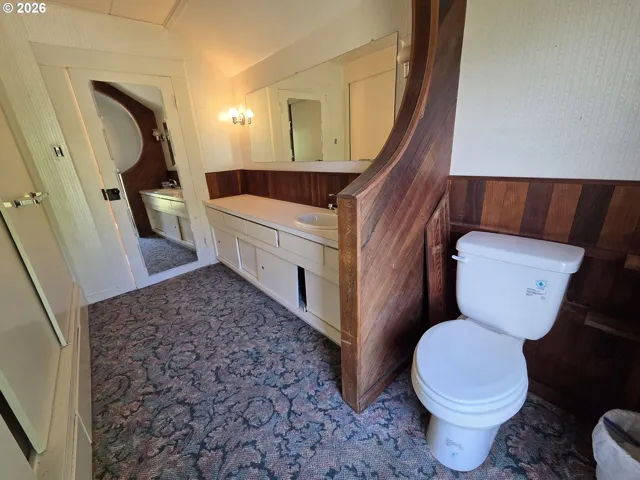 Bathroom-Upper