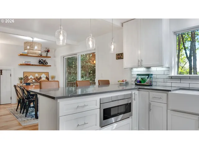 Kitchen-Eating Area