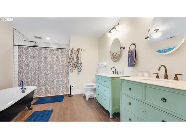 En Suite Bathroom-Upper