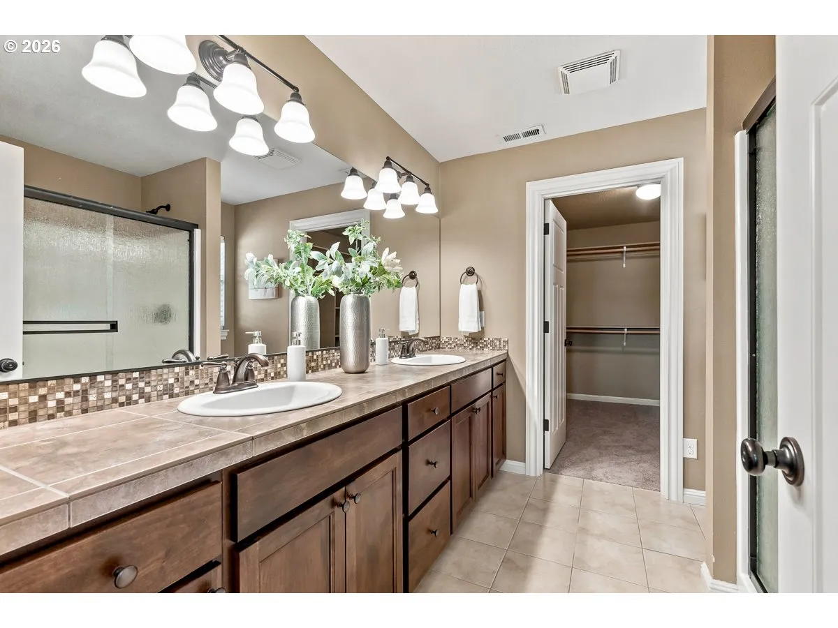 Bathroom, Attached-Double Sinks