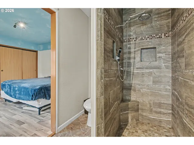 Bathroom-Walk in Shower