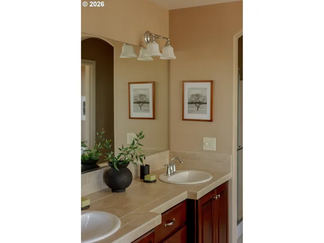 En Suite Bathroom-Upper
