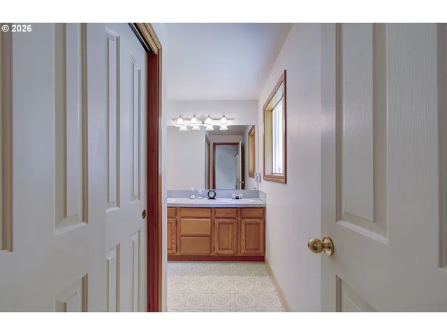Bathroom, Attached