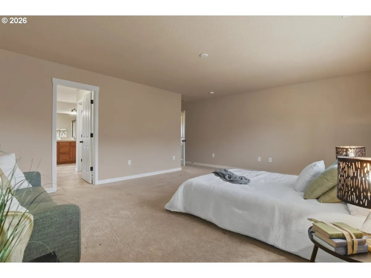 Primary Bedroom-Upper