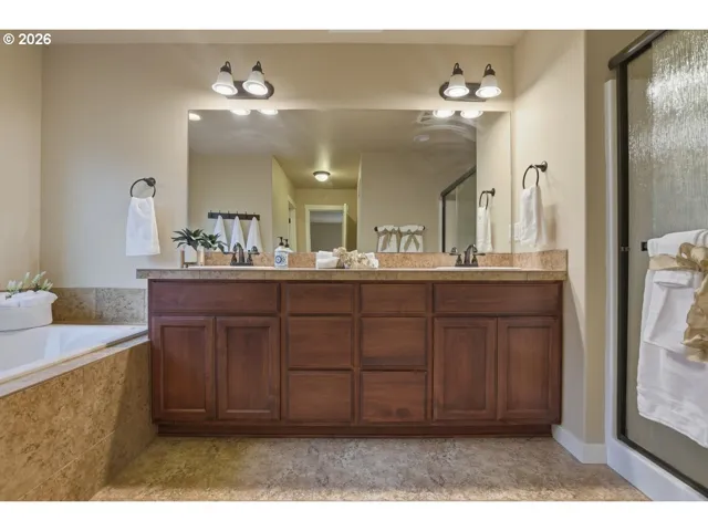 Bathroom-Walk in Shower
