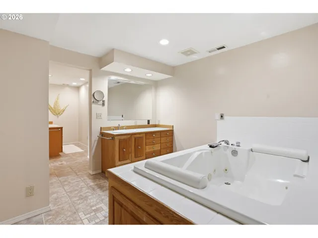 Owner's Suite Bathroom