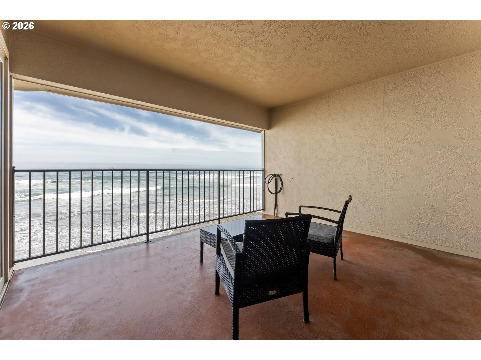 Balcony-Covered