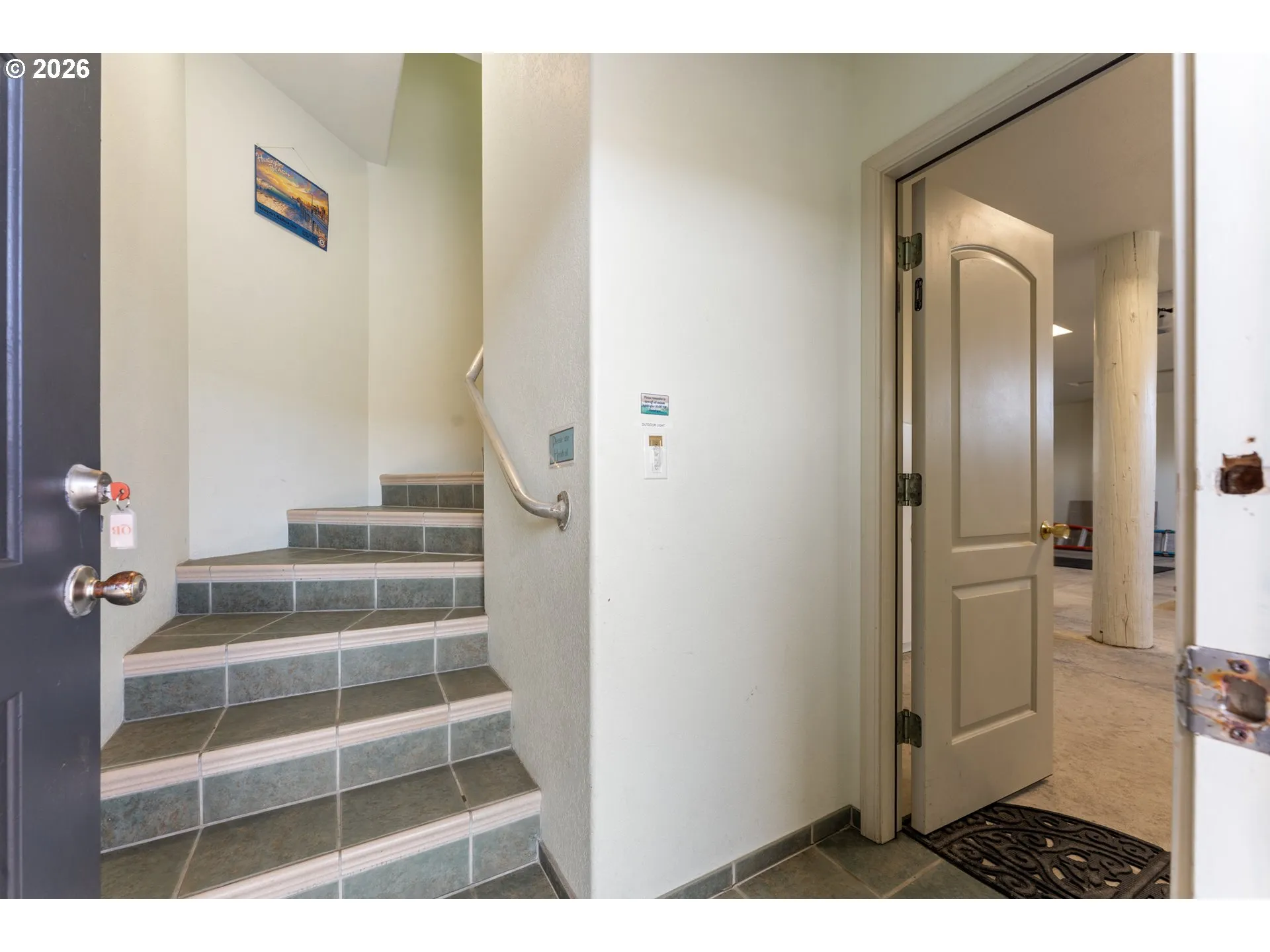 Entrance/Foyer-Wide Angle/Fisheye