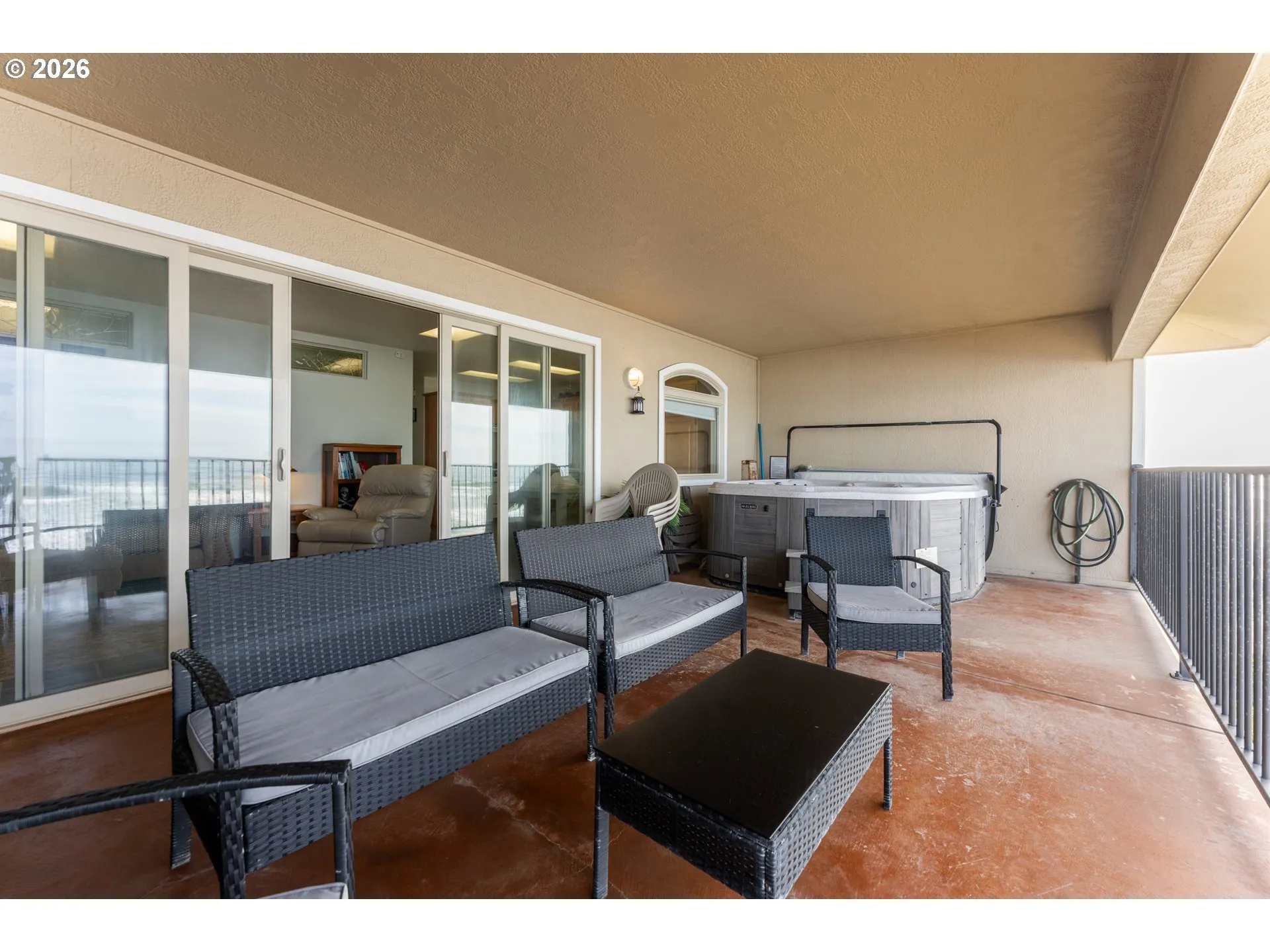 Balcony-Covered