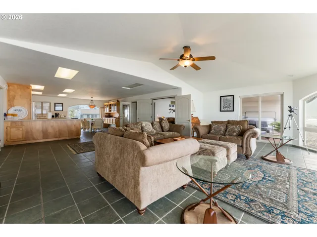 Living Room-Vaulted Ceilings