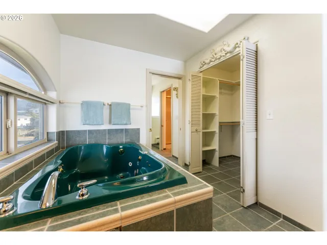 Owner's Suite Bathroom-Full Bathroom