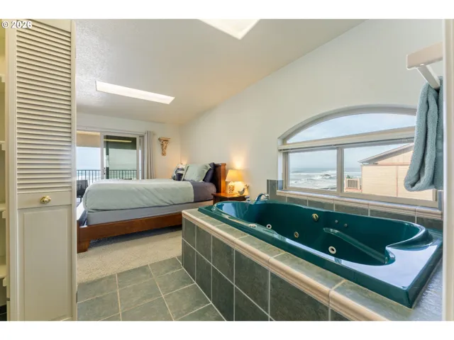 Owner's Suite Bathroom-Garden Tub