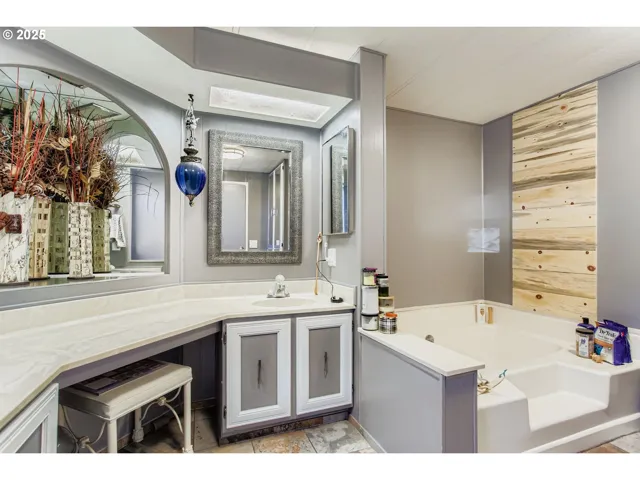 Bathroom, Attached-Garden Tub