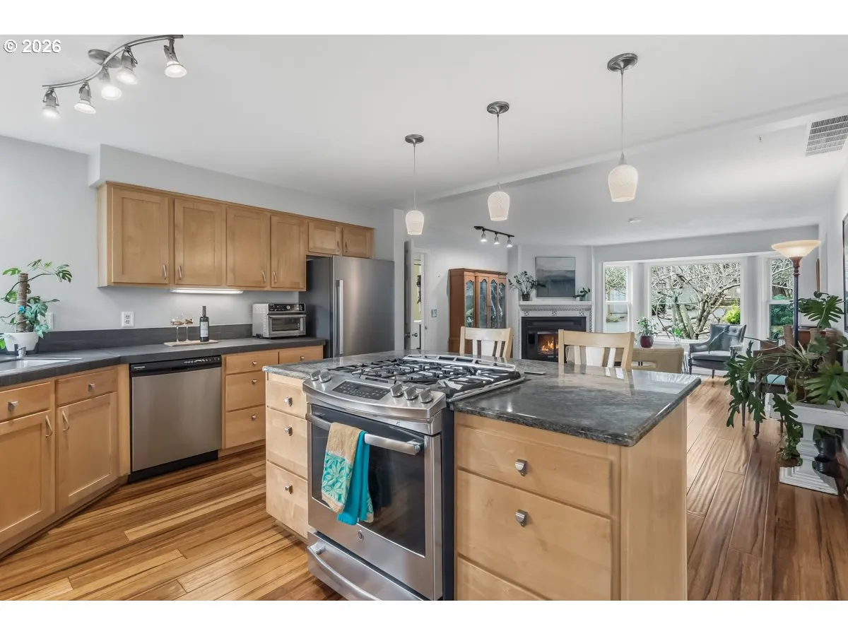 Kitchen-Cooking Island