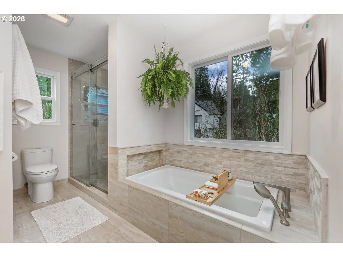Bathroom, Attached-Garden Tub