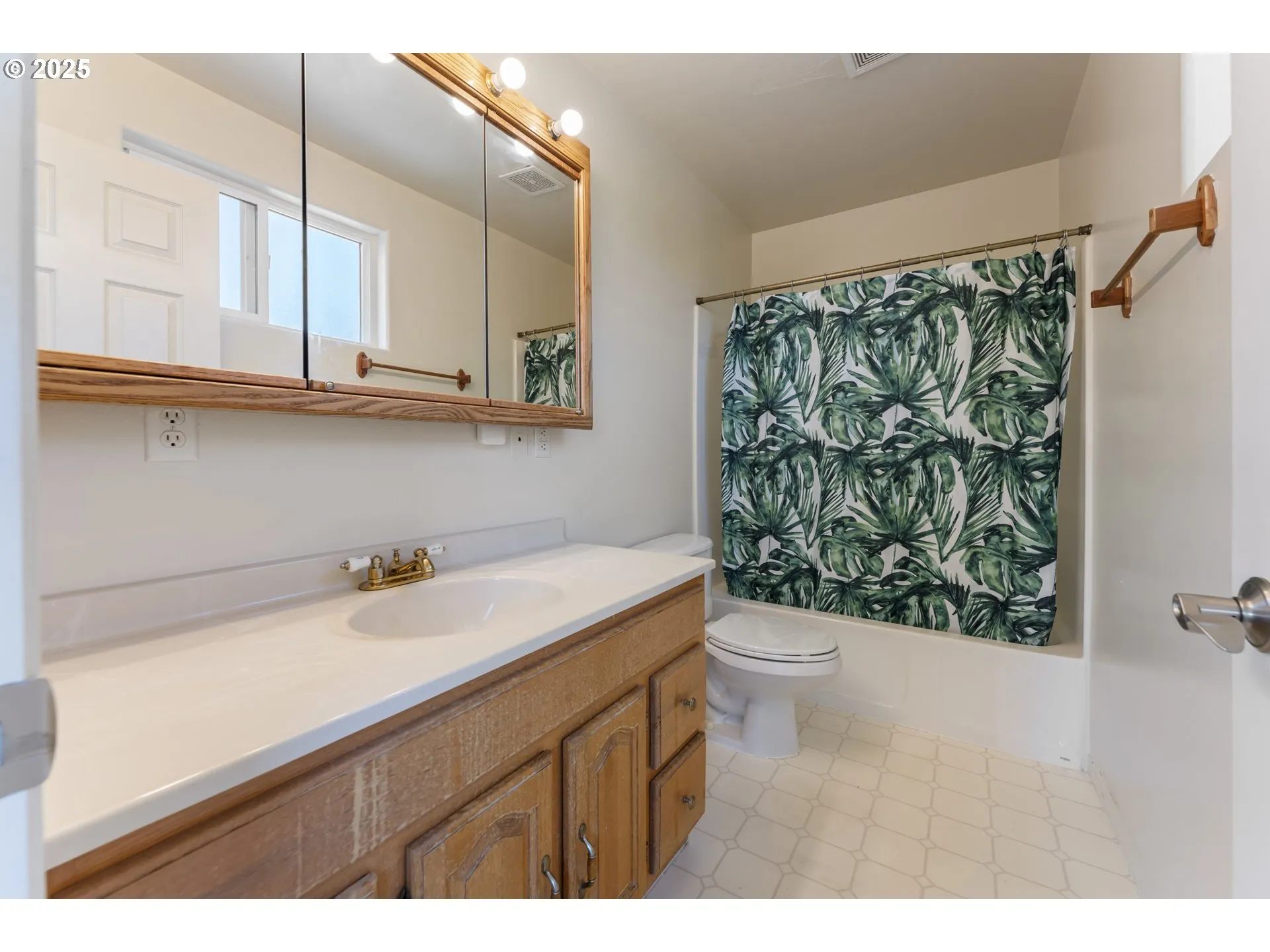 Bathroom-Upper