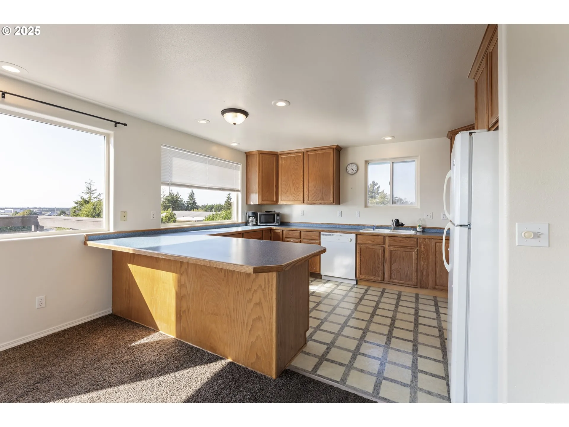 Kitchen-Breakfast Bar