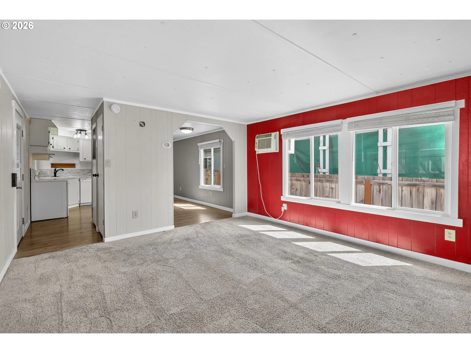 Living Room/Entrance