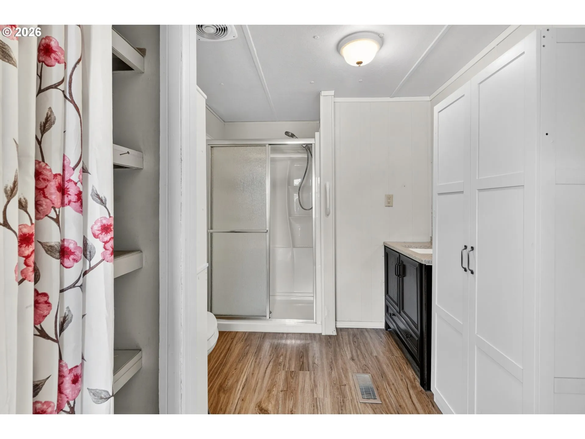 Bathroom-Walk in Shower