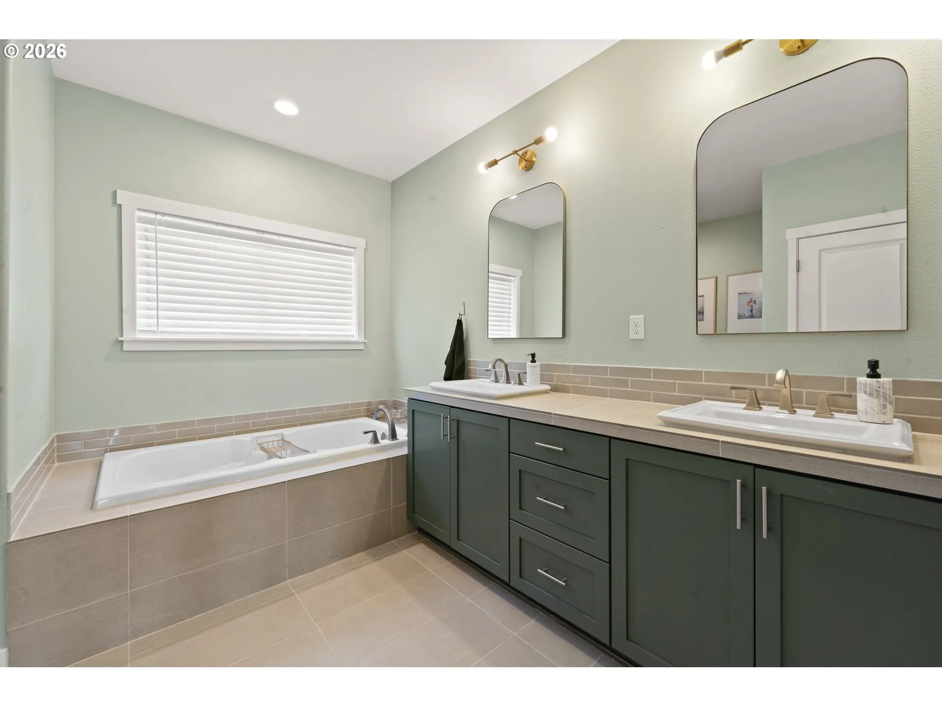 Bathroom, Attached-Upper
