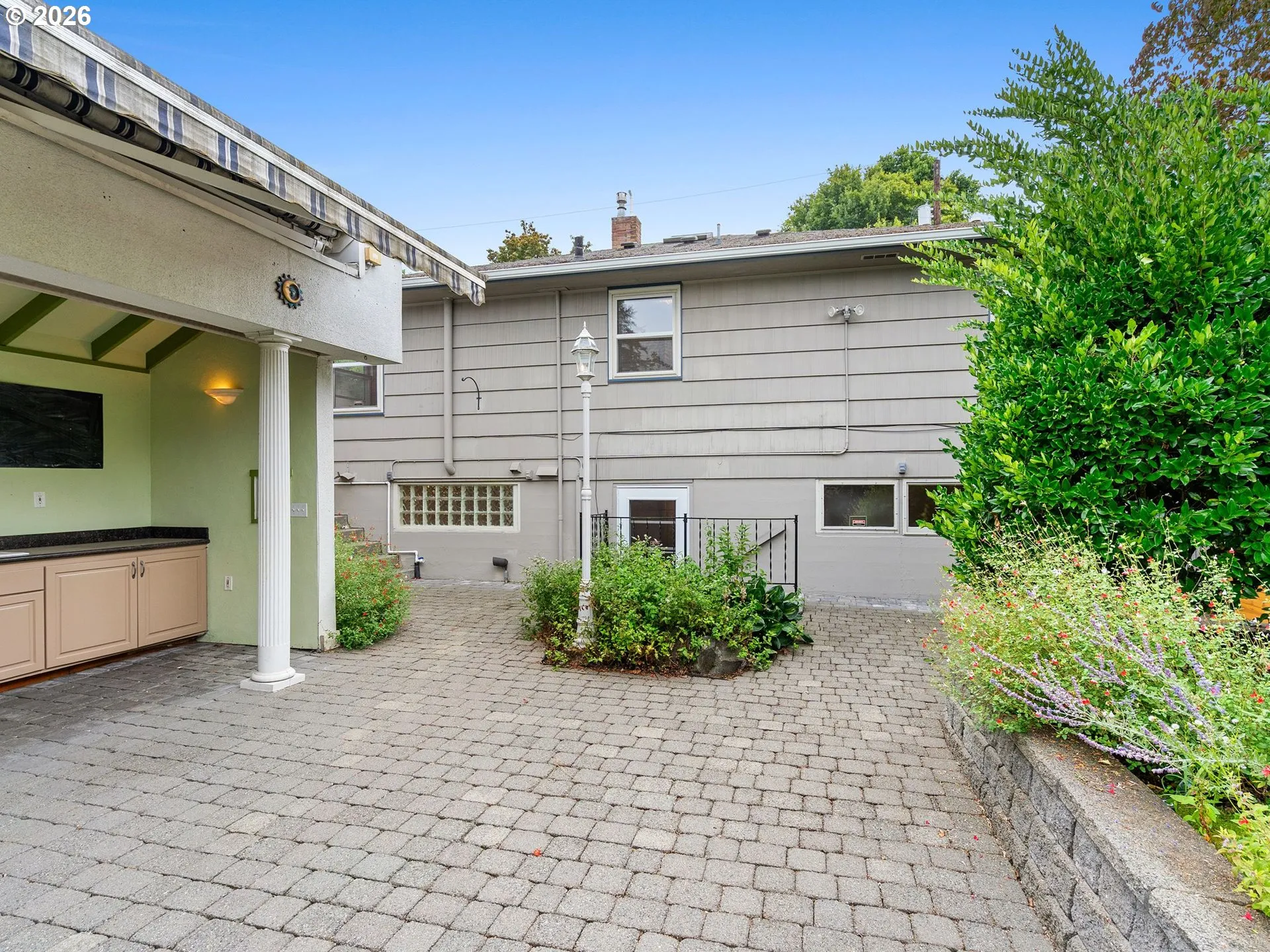 Yard-Back