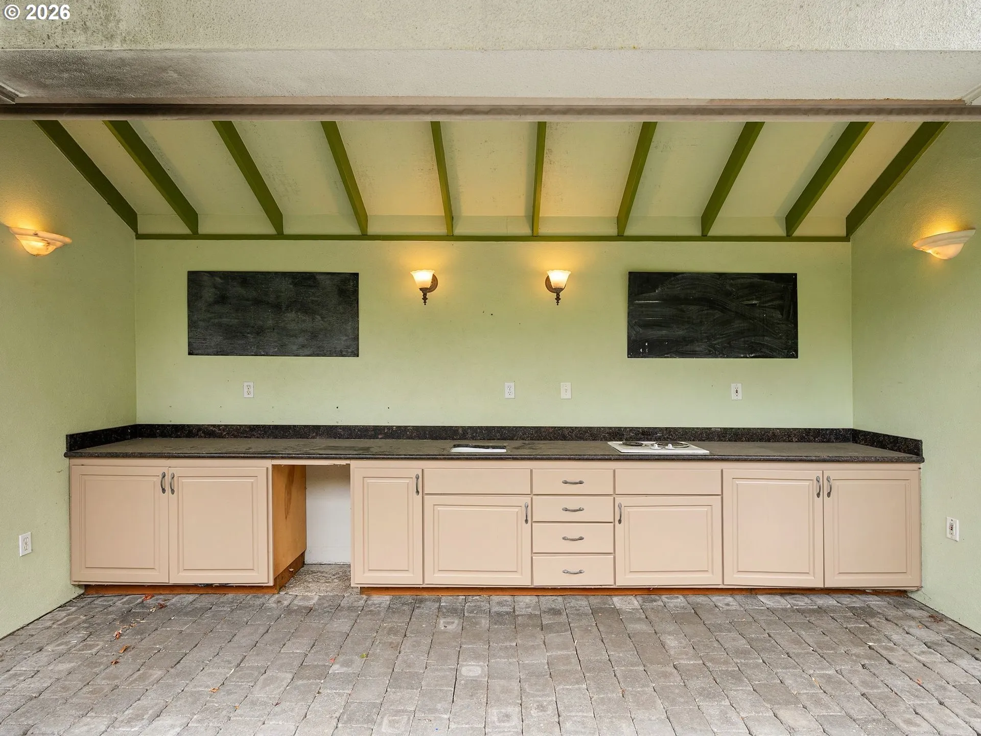 Kitchen/Outside