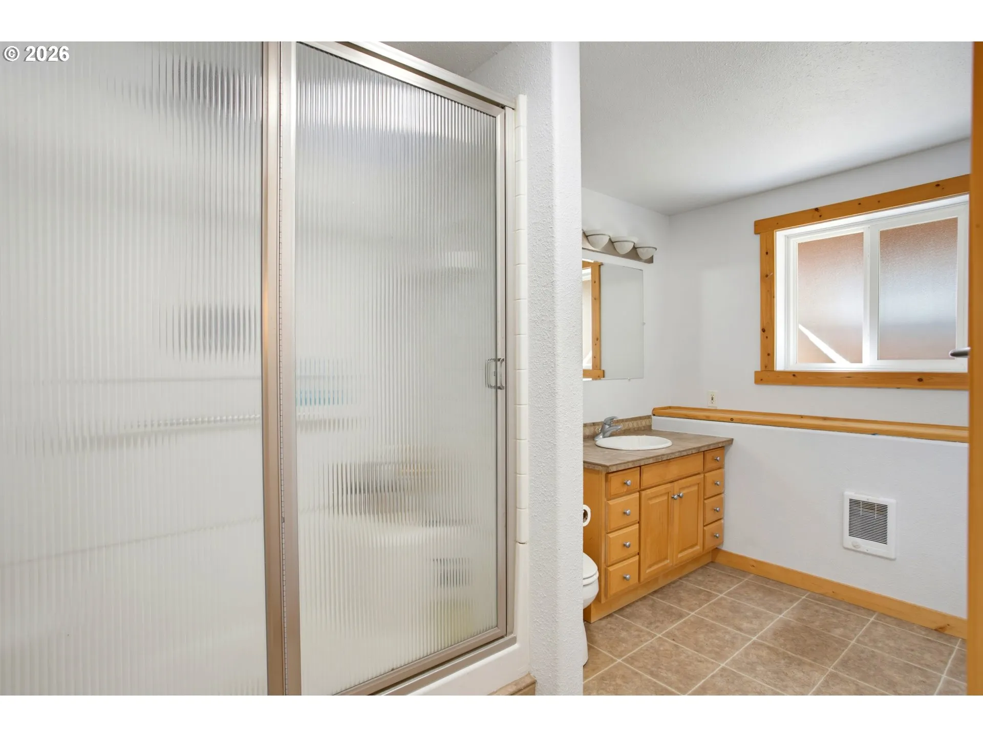 Bathroom, Attached-Lower