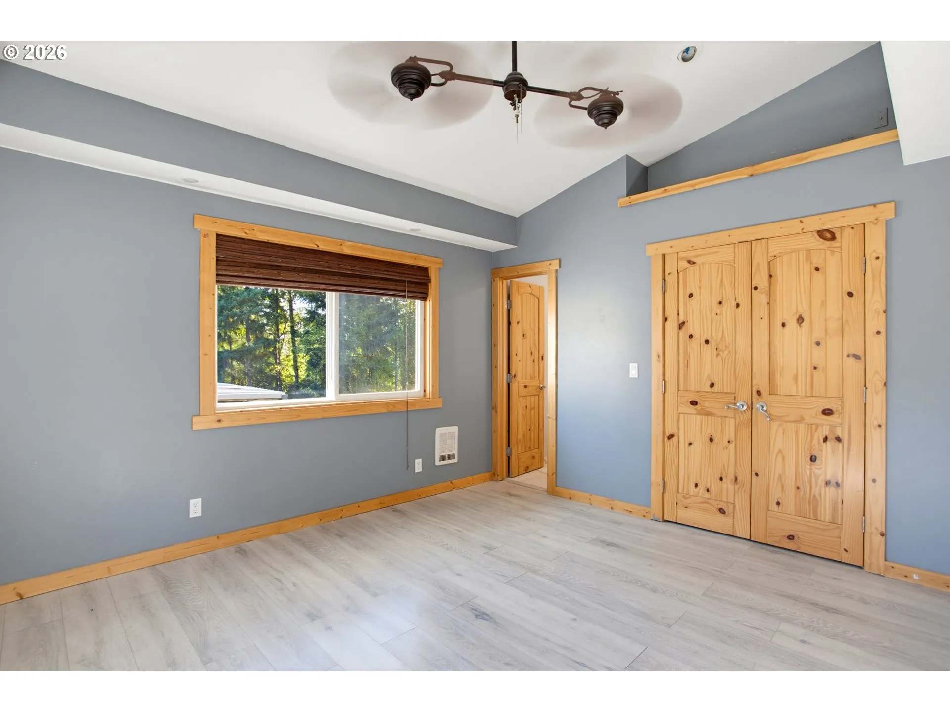 Bedroom, Primary-Vaulted Ceilings