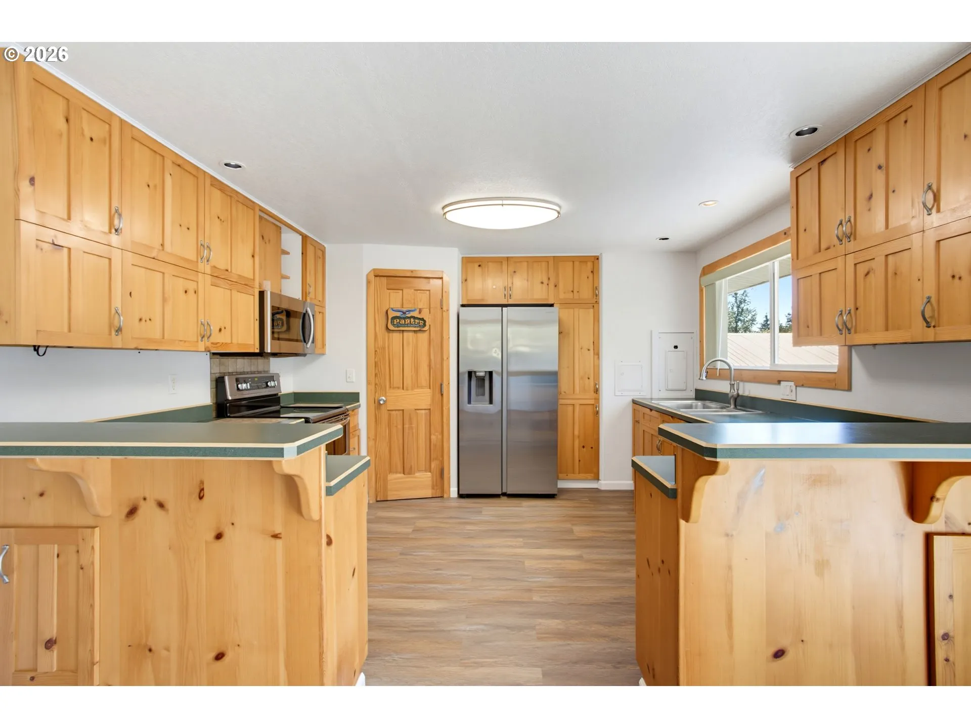 Kitchen-Breakfast Bar