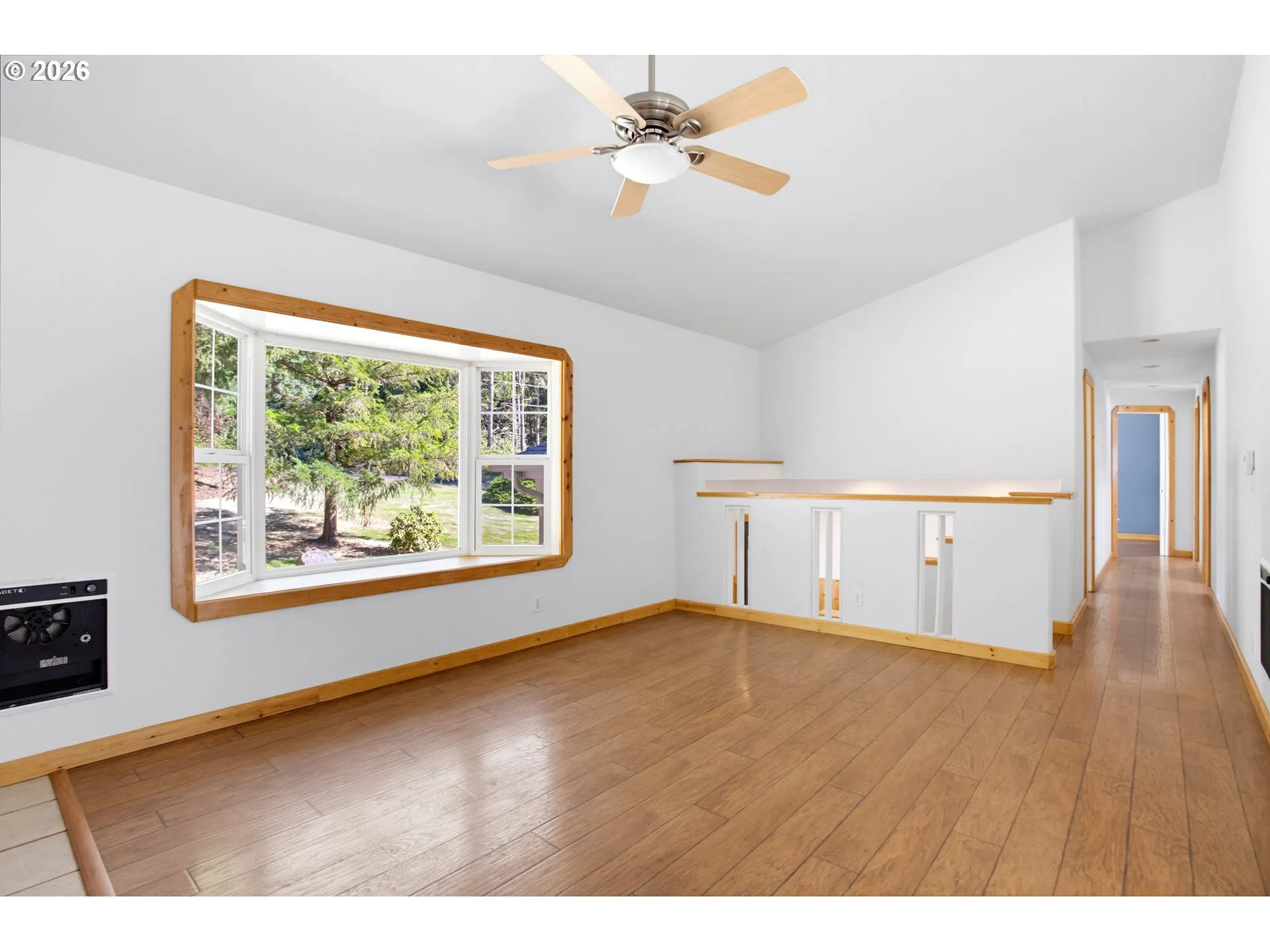 Living Room/Entrance