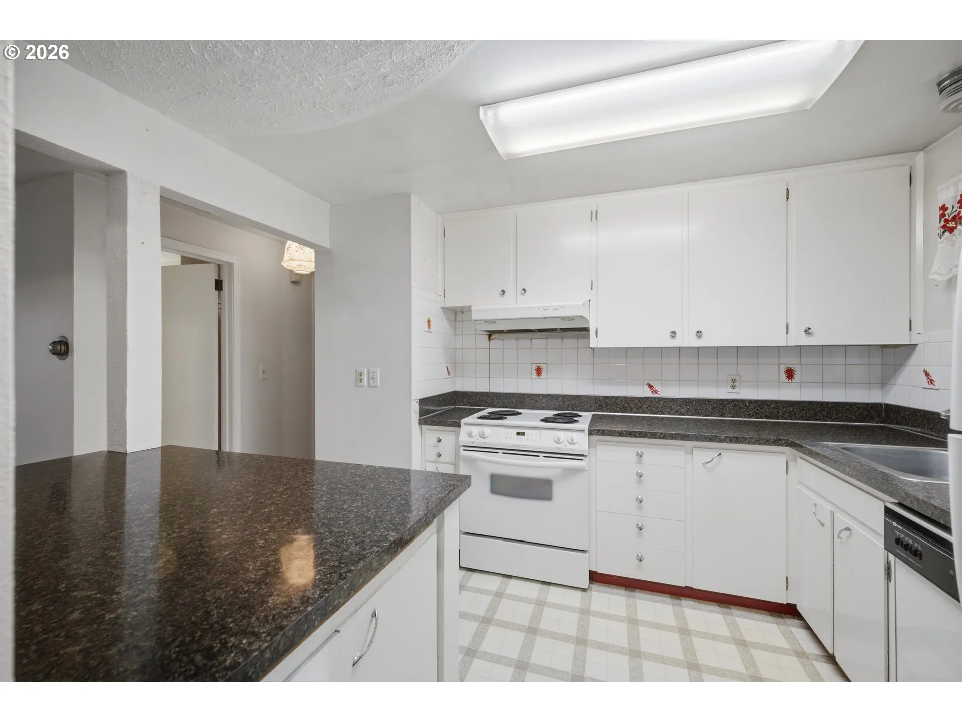 Kitchen-Breakfast Bar