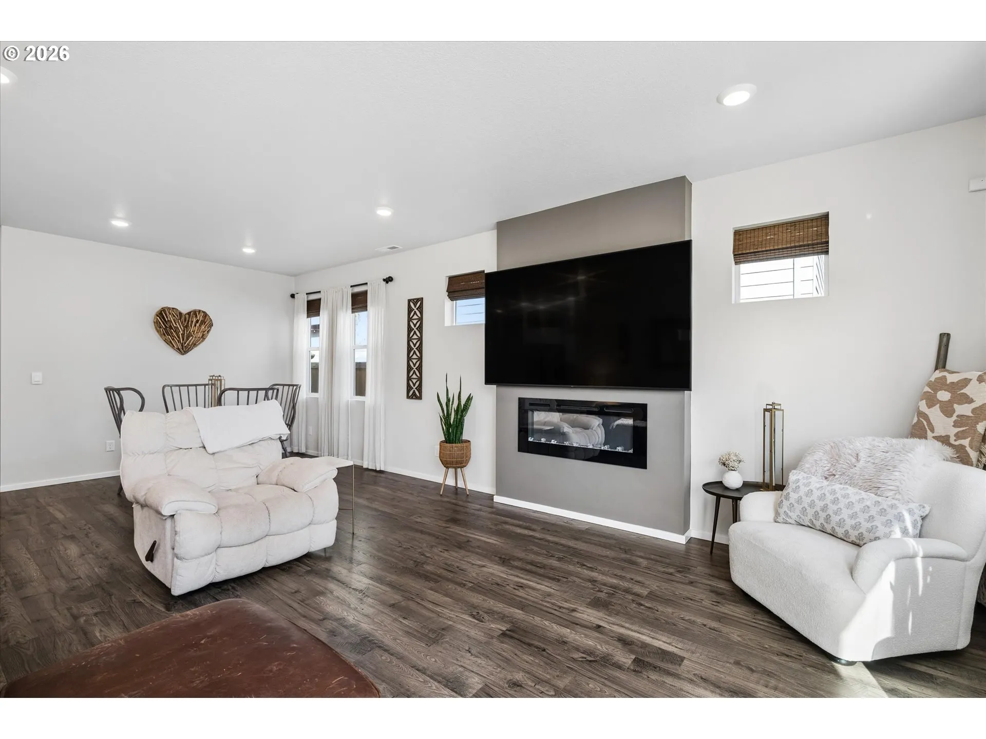 Living Room-Fireplace