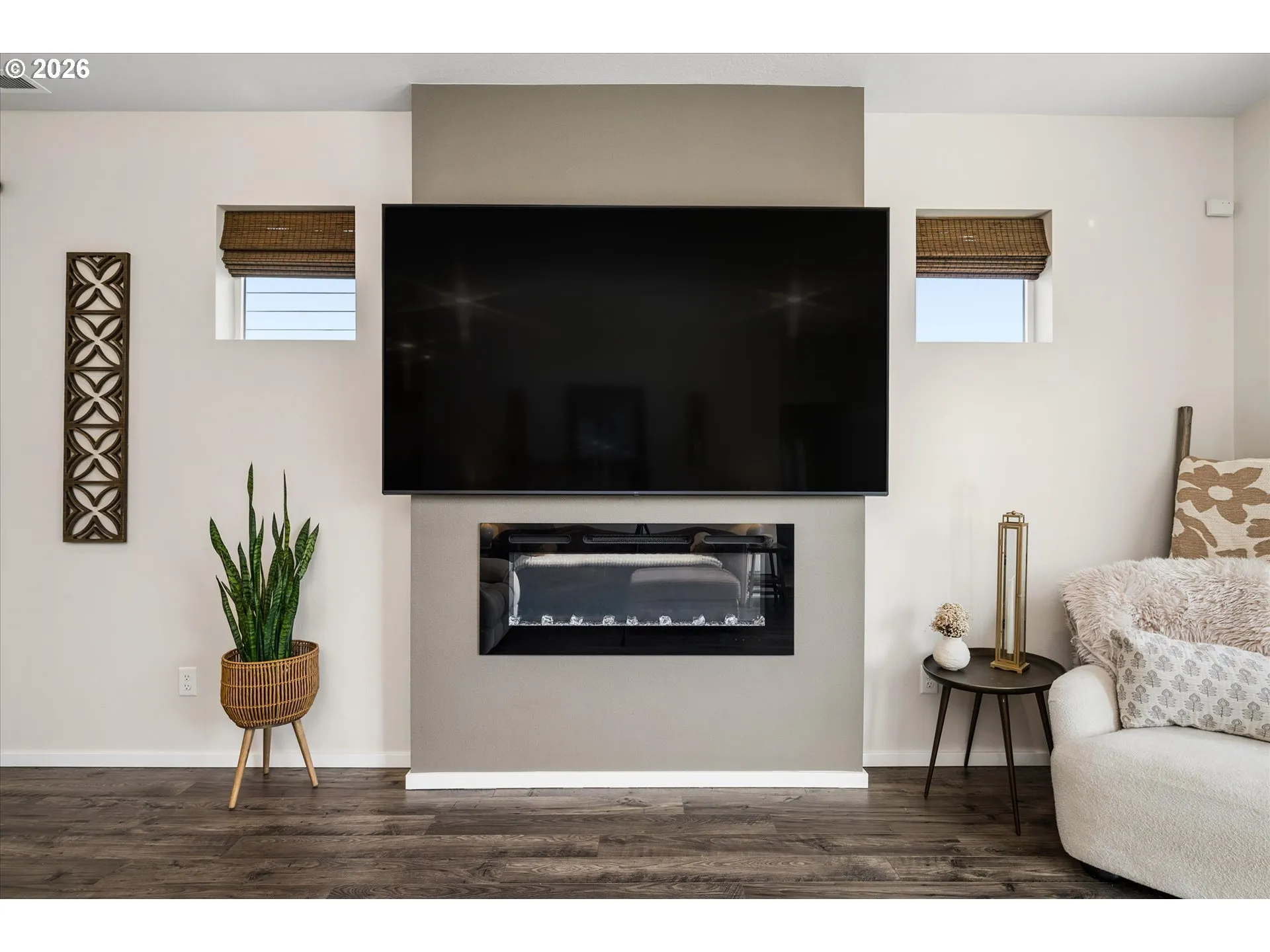 Living Room-Fireplace