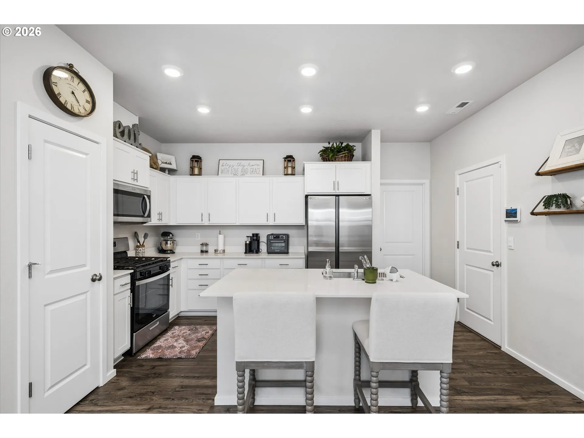 Kitchen-Breakfast Bar